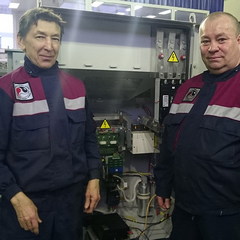Электромонтёры 5 разряда Геннадий Ибакаев и Наил Шарипов трудятся на участке ремонта наземного оборудования. Заслуженные работники, обладатели почётного звания «Ветеран труда «ЛУКОЙЛ ЭПУ Сервис», оба были занесены на Доску почёта Общества. Пришли работать ещё в Когалымскую ЦБПО ЭПУ в 1986 и 1985 годах и остались  верны нашему предприятию, пройдя с ним  этапы становления и  стремительного развития.